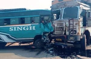 मुंगेली-बिलासपुर मार्ग पर बस की तेज रफ्तार ट्रक से भिड़ंत, 20 यात्री घायल
