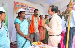 तिरंगा अभियान के साथ रक्षाबंधन बाजार, बिहान दीदियों ने कमाए 20 हजार, घरों में पहुंचा स्वदेशी संदेश