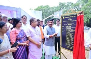 सांसद तोखन साहू ने किया निर्माण कार्यों का भूमिपूजन, युवाओं से विकास यात्रा में जुड़ने का आह्वान