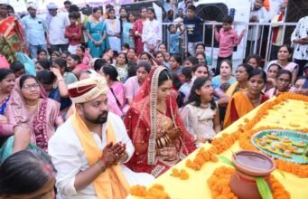 बैलगाड़ी पर निकली विधायक की बारात, सामूहिक विवाह में लिए सात फेरे, डिप्टी सीएम साव बने सारथी