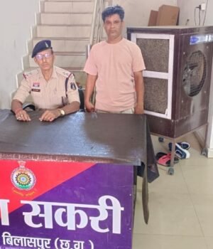 पत्नी के प्रेम संबंध पर गुस्साए शिक्षक ने नाबालिग बेटे के साथ मिल युवक की गला घोंटकर हत्या की