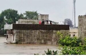 स्मार्ट सिटी बारिश में बेबस, बिलासपुर बना तालाब, हाईवे पर कई फीट पानी, रेल पटरियां डूबीं
