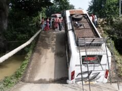 बस के गुजरते ही दो टुकड़ों में बंटा चांपी नाले का रपटा, सूझबूझ से बची सांसत में फंसे 35 यात्रियों की जान