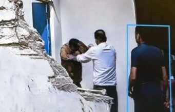 टोल बैरियर गिरा तो मंत्री के PA ने कर्मचारी को जड़े पांच थप्पड़, CCTV में कैद हुई पूरी घटना
