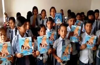 दुष्कर्म के दोषी आसाराम की किताब बच्चों को बांटी, स्वामी आत्मानंद स्कूल के प्रिंसिपल पर कार्रवाई