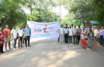 SECL ने वसंत विहार में चलाया स्वच्छता अभियान, अधिकारियों-कर्मचारियों ने किया श्रमदान